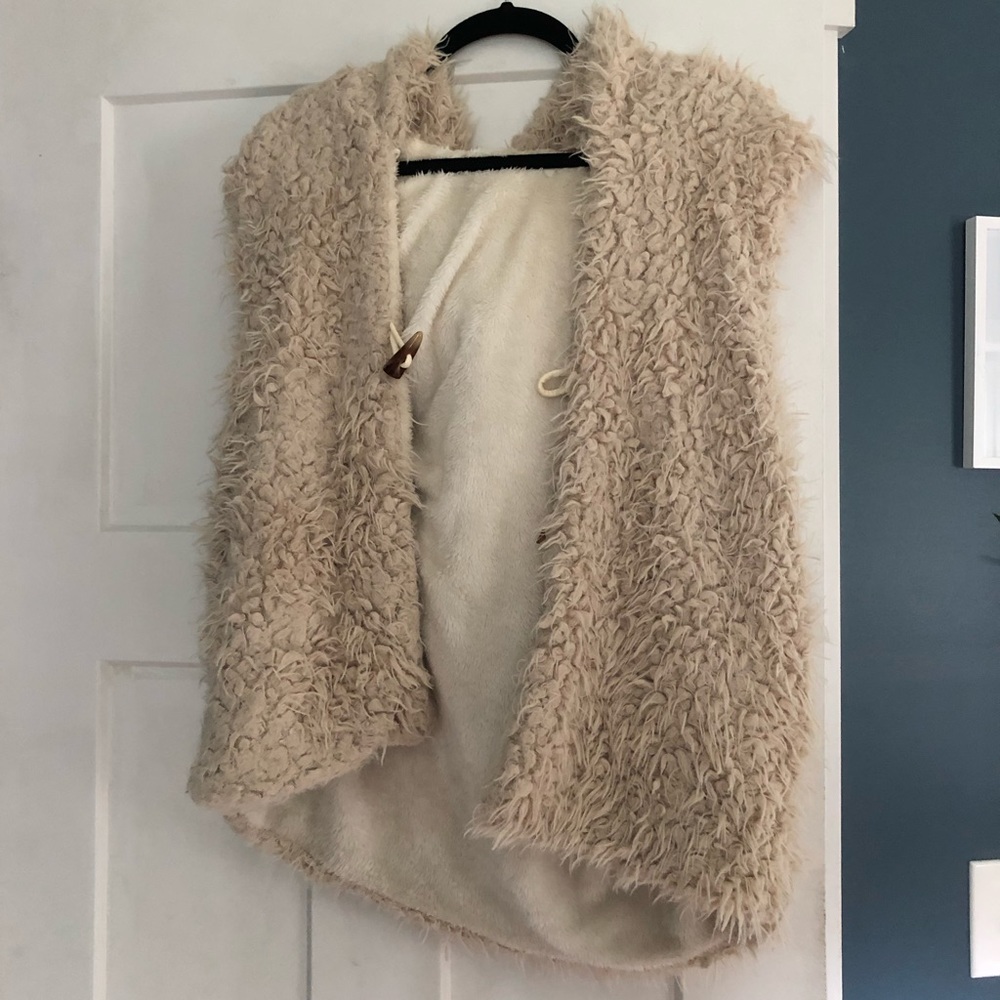 Caren Forbes Fuzzy Vest with Clasp